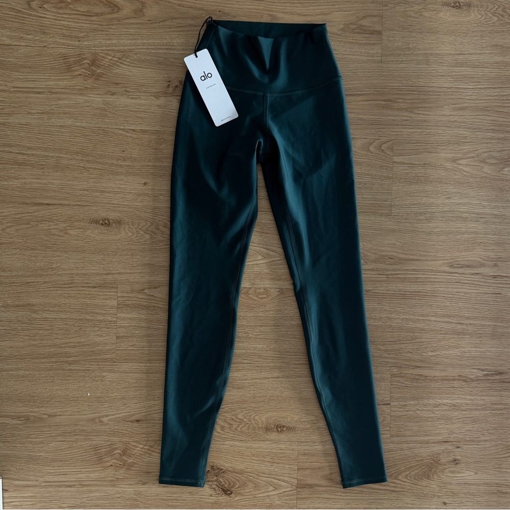 Alo Yoga High-Waist Airlift Legging in Midnight Green size XS- worn once